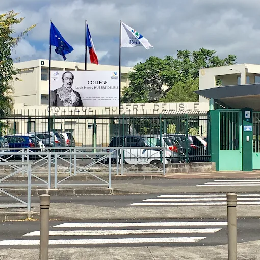 Entrée du Collège Hubert Delisle